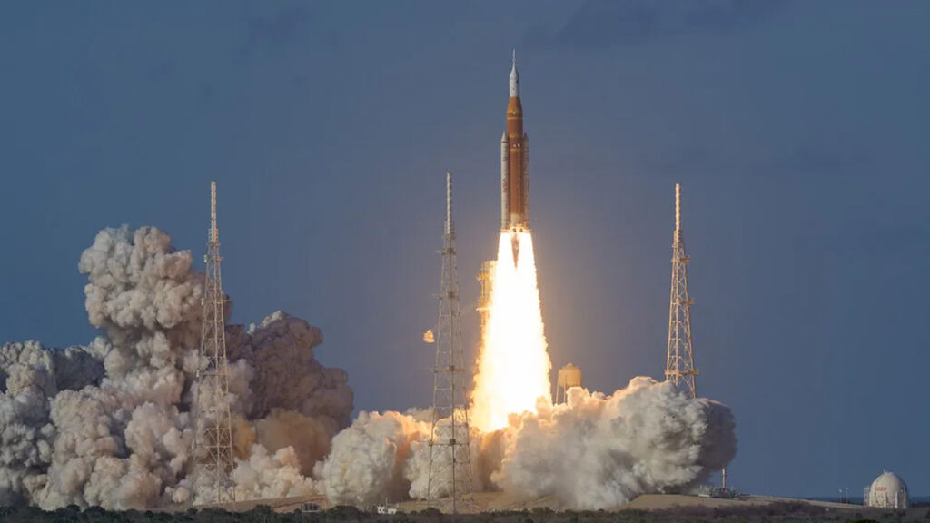 Artemis II Astronauts' Moon Mission Begins Successfully 3