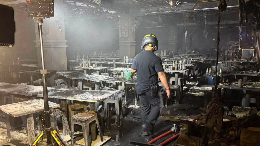 Bangkok Bar Fire Kills 28 as Safety Probe Begins 3 Emergency crews searched the smoke-filled building after bringing the blaze under control.