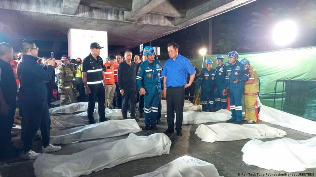 Bangkok Bar Fire Kills 28 as Safety Probe Begins 5 Thailand's Prime Minister visited the scene as authorities launched a full investigation.